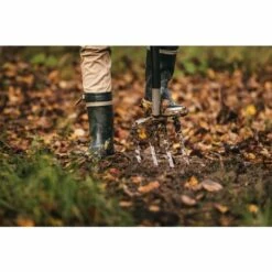 Fiskars Fourche à Bêcher Pour Sol Dur Et Caillouteux, 4 Dents, Longueur: 122 Cm, Acier Au Bore Haute Qualité, Gris/Noir, Ergonomic, 1001413 6 Fiskars Fourche à Bêcher Pour Sol Dur Et Caillouteux, 4 Dents, Longueur: 122 Cm, Acier Au Bore Haute Qualité, Gris/Noir, Ergonomic, 1001413 -Outil de travail du sol Soldes 10641627 3