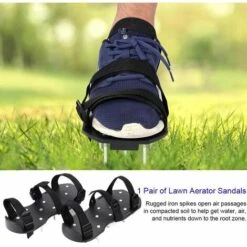 FLYME Aérateur De Pelouse, Chaussures D'aérateur De Pelouse, Chaussures De Scarificateur à Ongles De Pelouse Avec Sangles Réglables Et Métal, Chaussures à Pointes De Taille Unique Pour Pelouse(Triple Band) -Outil de travail du sol Soldes 60915136 3